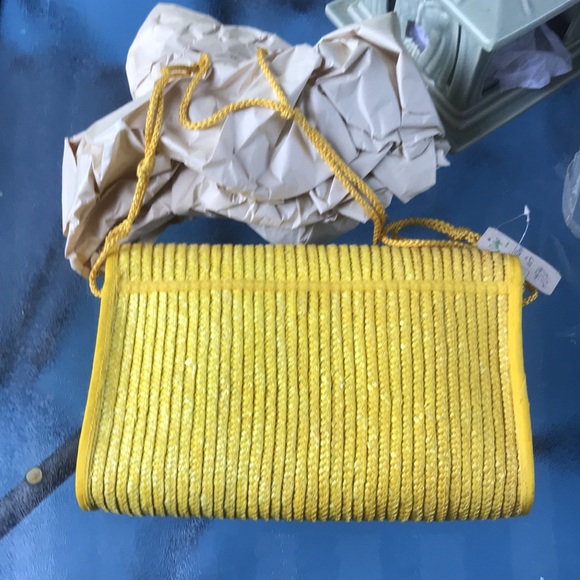 Vintage yellow straw shoulder bag. NWT. - Picture 2 of 3